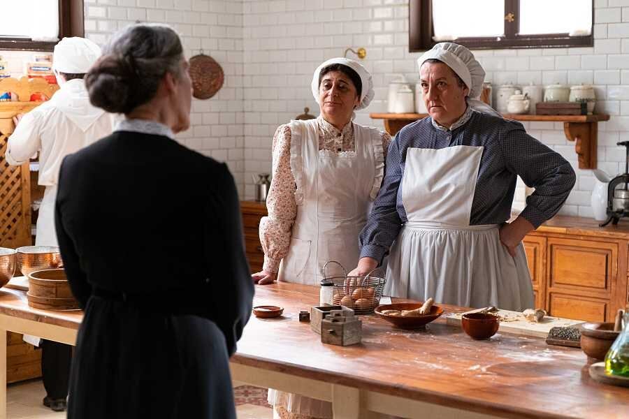 Ana Garcés, Eva Martin, Arturo Sancho, Joaquín Climent y María Castro forman parte del reparto de “La Promesa” (Foto: RTVE)