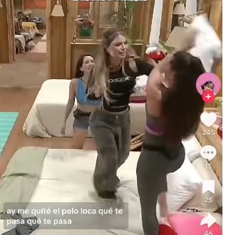 Flavia Laos encaró a Bárbara Muriel tras jalarle del cabello.