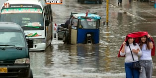La llovizna que duró varias horas causó mayor afectación en vías y hogares de Villa El Salvador y Villa María del Triunfo. (Foto: Fernando Sangama / Trome).