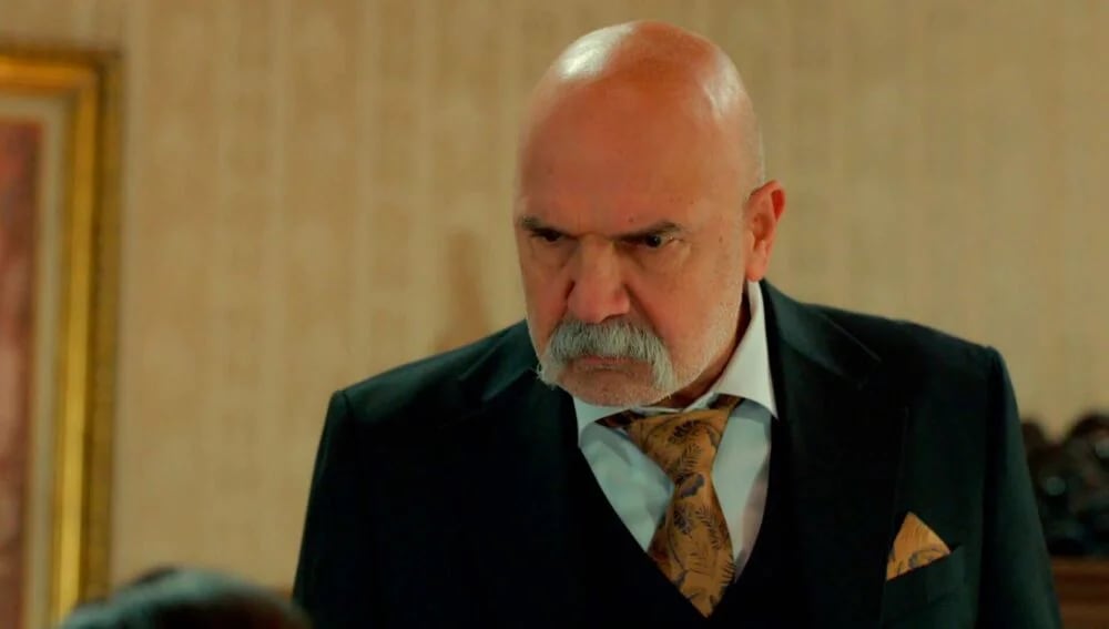 Çolak sospecha que Betül le mintió en "Tierra amarga" (Foto: Tims & B Productions)