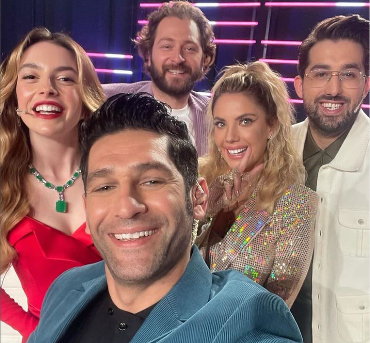 Los actores Melis Sezen y Tansel Önge ahora en el popular programa Mask Singer (Foto:Mask Singer)