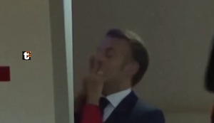 Presidente Macron fue CACHETEADO por su esposa en actividad oficial y él sorprende: “Estábamos bromeando”