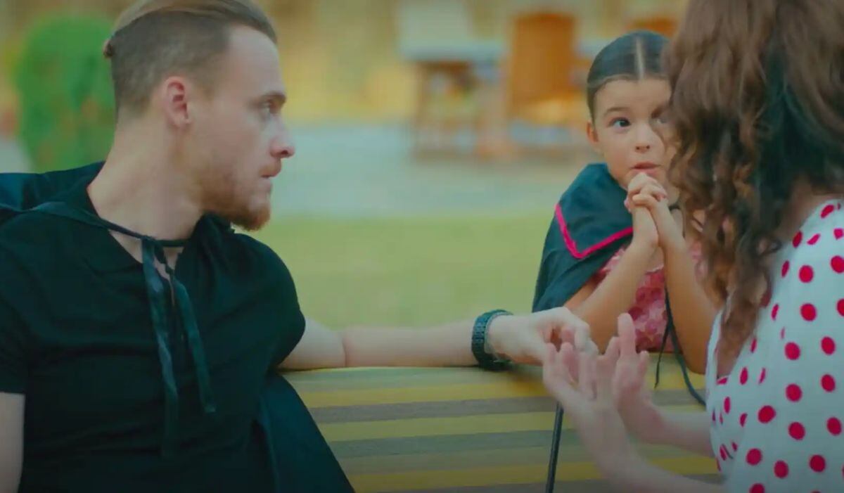 La pequeña Kiraz se da cuenta de la situación (Foto: MF Yapım)