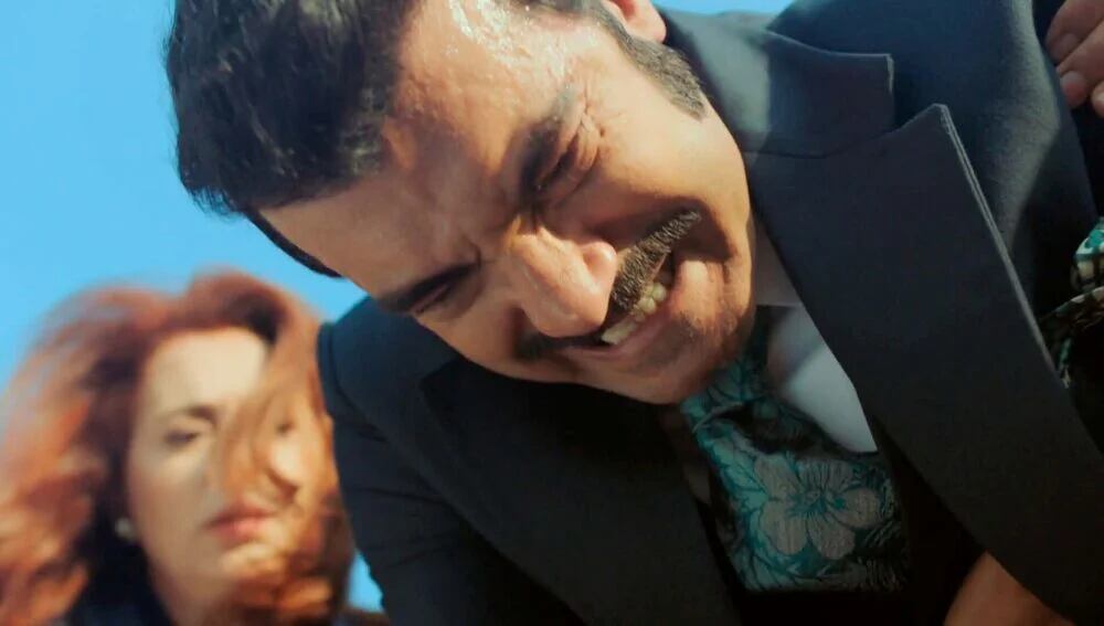 Demir ataca a Behice al conocer que ella sería la asesina de su madre (Foto: Tims & B Productions)