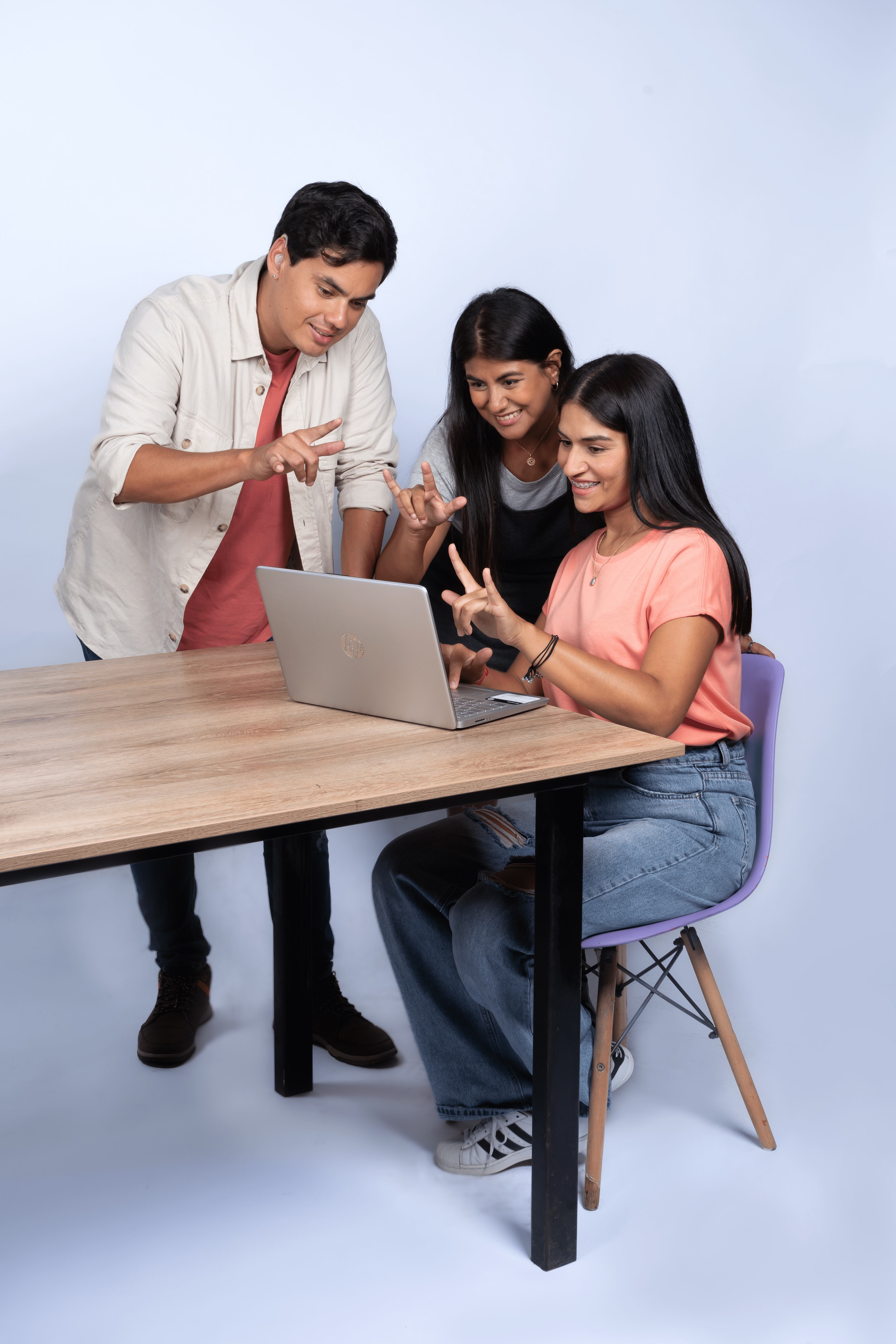 Todas las personas con discapacidad auditiva que se encuentren inscritas en el registro nacional podrán acceder a las becas.