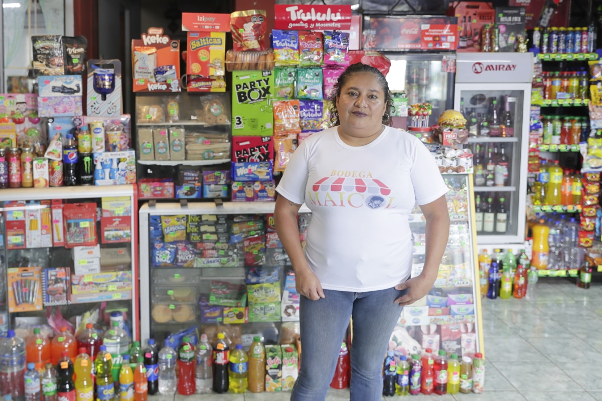 Exitosa bodeguera abre su tienda las 24 horas del día. Foto: Hugo Pérez.
