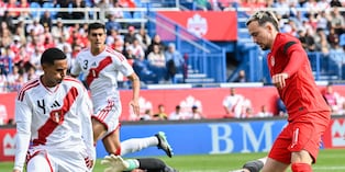 La selección peruana cayó 2-0 ante Canadá (AP)