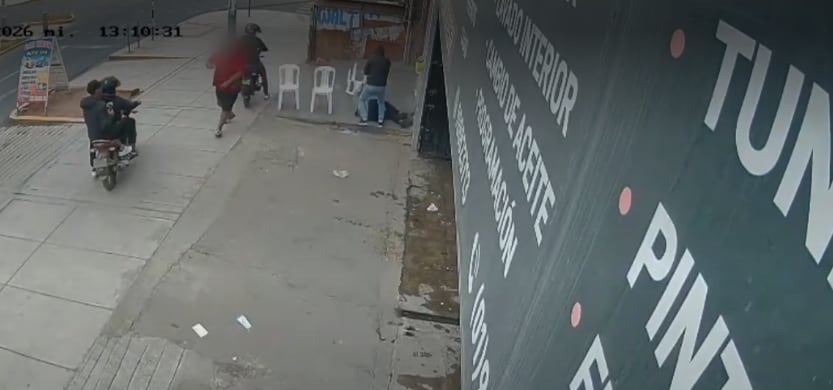 Una segunda motocicleta se acercó a rematar a la víctima.
