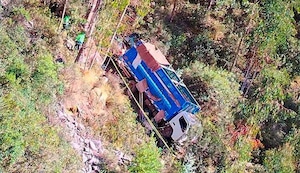 Cusco: Seis fallecidos y cinco heridos por caída de camión a pendiente en frustrado asalto de carreteras