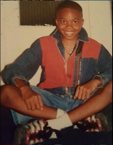 Giannis Antetokounmpo en los días en los que tenía que vender en la calle.