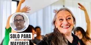 La actuación estimula la memoria de los adultos mayores, mejora su expresión corporal y combate la soledad mediante el trabajo en grupo. Foto: composición/Istock