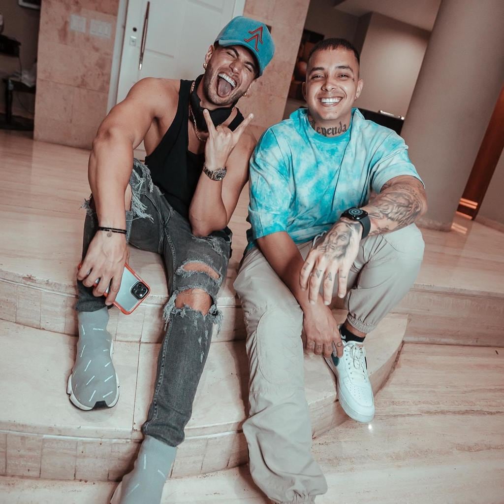 Realmente fue mucho trabajo y subimos escalones pisando fuerte para que dé alguna forma estemos construyendo algo sólido y así fue Gustavo y Rein, que en siete u ocho meses llegamos a ser un proyecto reconocido y se convirtió en realidad.