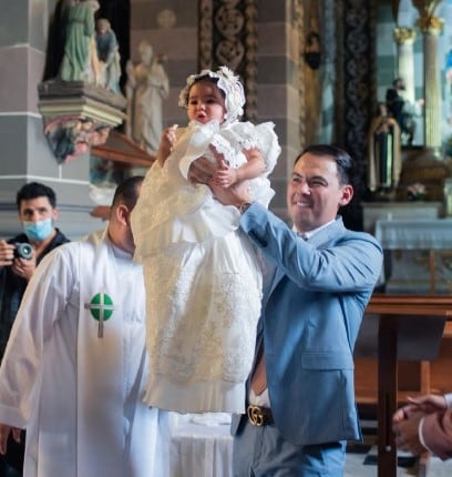 El artista mexicano es padrino de la hija de Eduin Caz (Foto: Eduin Caz / Instagram)