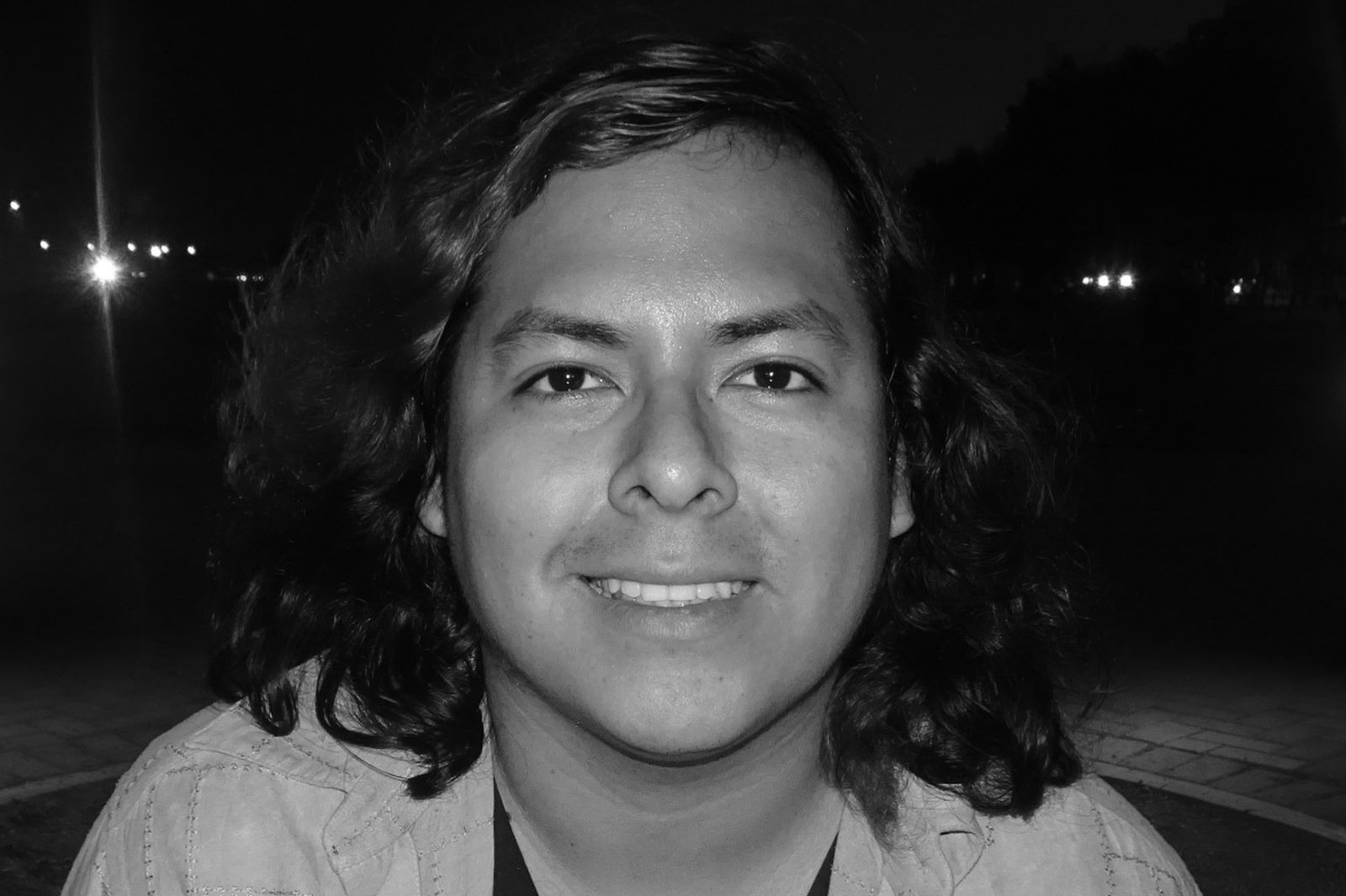 JP Paredes no solo está detrás de la voz y guitarra en “A Medianoche”, sino también del bajo, teclados, mezcla y masterización. (Foto: Archivo personal)