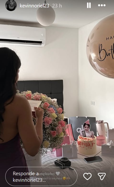 Onelia Molina impactada con la sorpresa de cumpleaños de Kevin Díaz.
