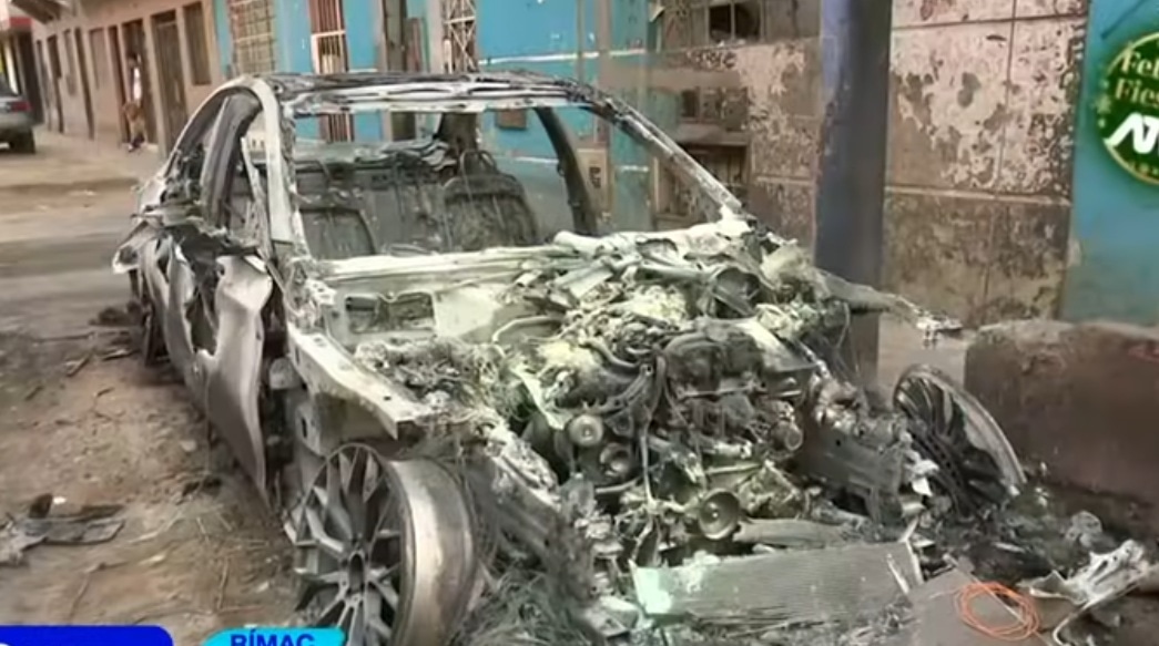 Vehículo de alta gama quedó reducido a chatarra. (Ocurre ahora / ATV)