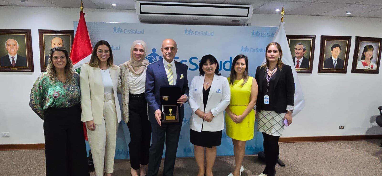 Equipo de médicos extranjeros que dan apoyo a niños peruanos