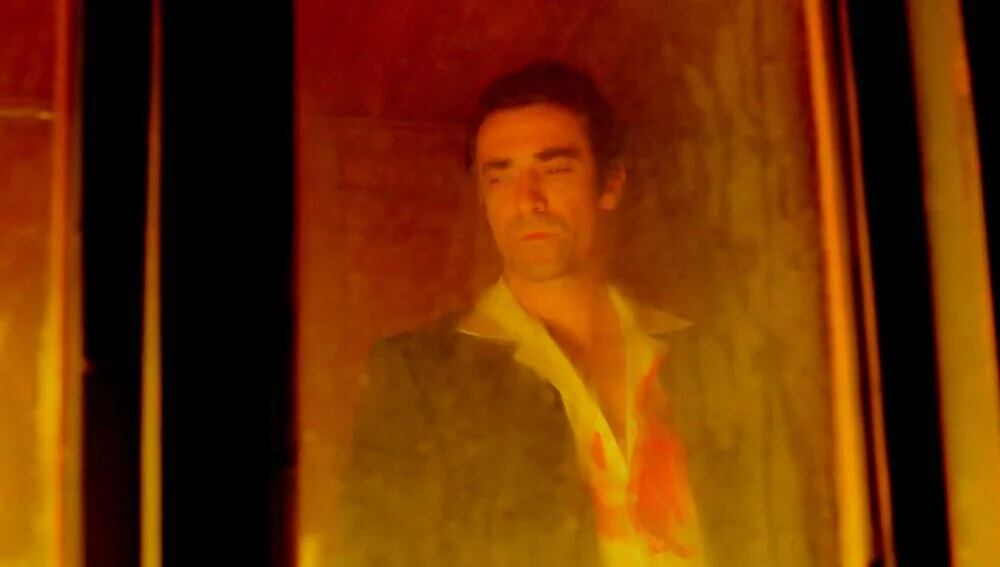 Hakan quema la cabaña de los Keskin en la telenovela "Tierra amarga" (Foto: Tims & B Productions)