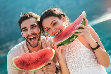 ¿Qué frutas te mantendrán hidratado en verano y son bajas en calorías y azúcares?