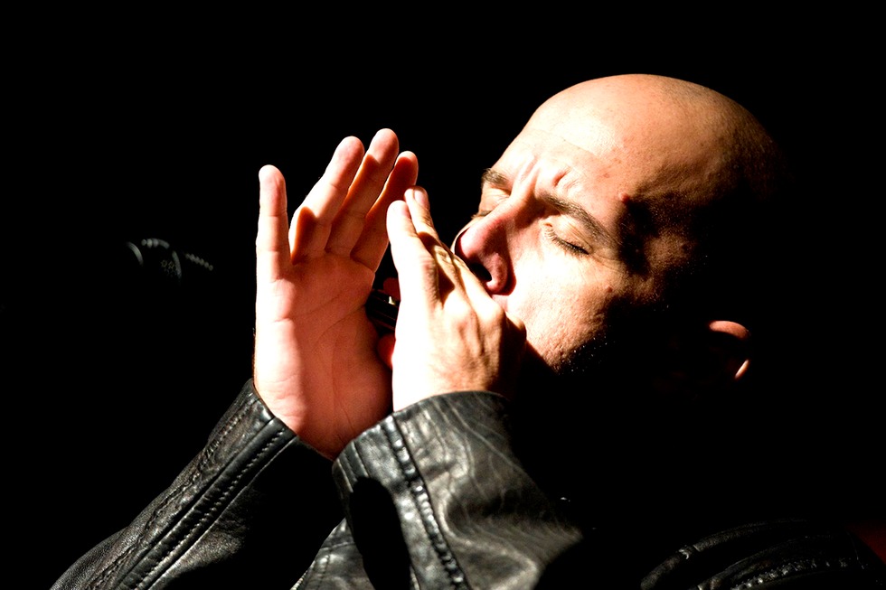 Posteriormente a la operación, el mismo comentó que “Luego de una semana de operado gracias a Dios puedo decir que estoy libre de esa enfermedad que no quiero mencionar. Pensé mucho en mi padre, en gente cercana que amo y se fue de este plano de un momento a otro. La vida es un suspiro”. Hoy, después de este lamenteble episodio, el artista se recupera, para pronto volver a los escenarios y a seguir creando música, con ese don innato que hay en el. ¡Feliz cumpleaños Guian Marco!
<div>
<a href="https://www.tiendaelcomercio.com/" target="_blank">
<img src=https://cloudfront-us-east-1.images.arcpublishing.com/elcomercio/XVX2QLAMXNGRFOZYJHTK2CI3HA.jpg width="100%">
</a>
</div>