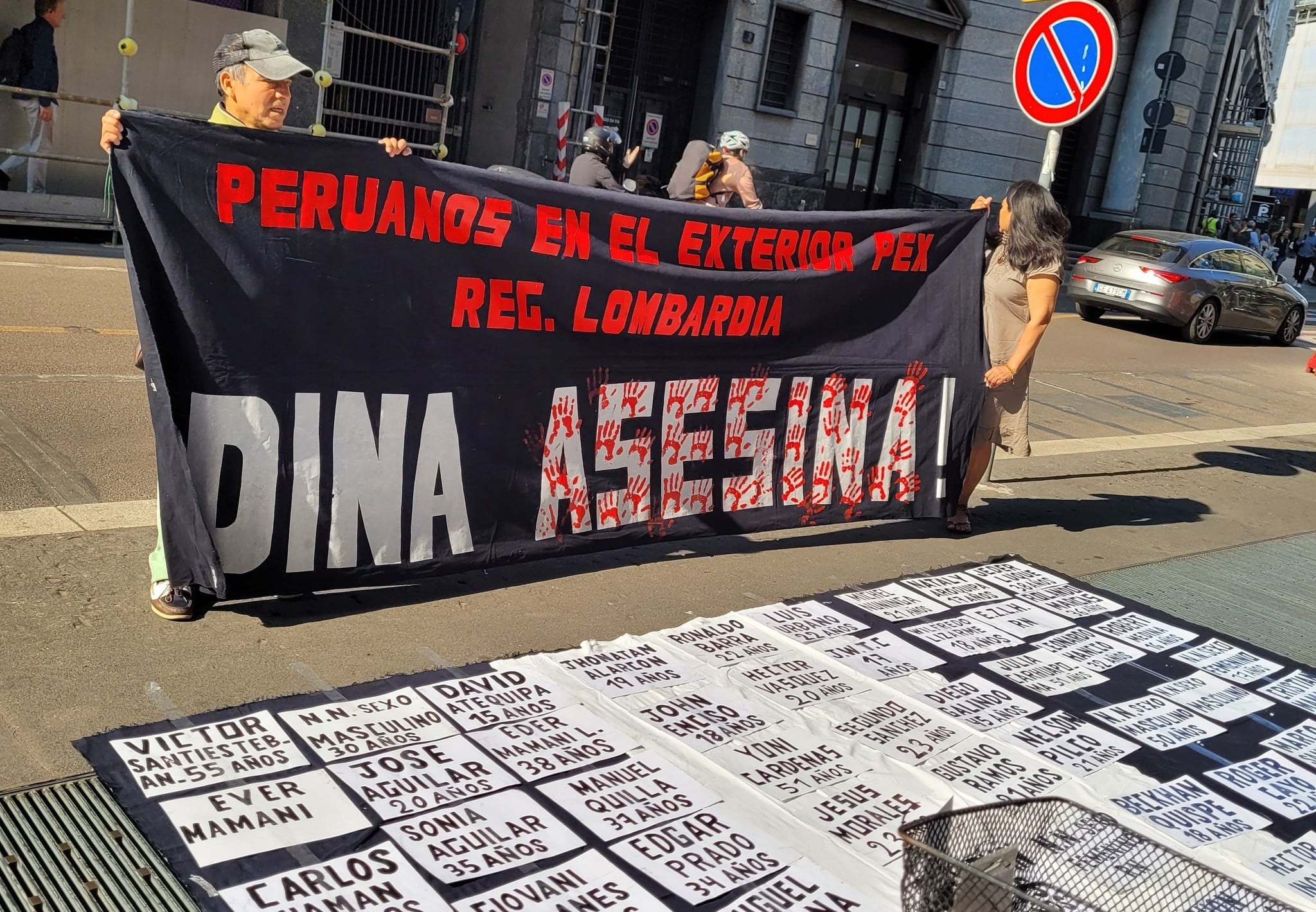 Peruanos en Italia repudian a Dina Boluarte.