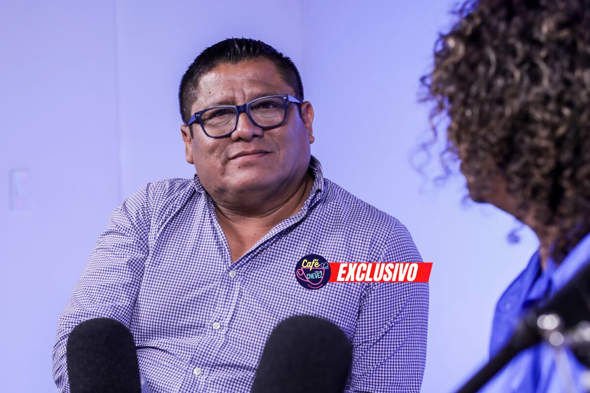 Robert Muñoz de ‘Clavito y su Chela’ se confiesa en Café con la Chevez. (Fotos: Lenin Tadeo)