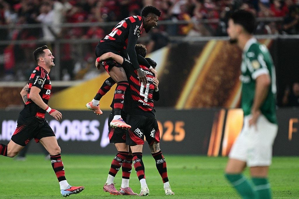 Flamengo's players celebrate after winning the all Brazilian Copa Libertadores final football match between Palmeiras and Flamengo at Monumental 'U' Marathon stadium in Lima on November 29, 2025. (Photo by ERNESTO BENAVIDES / AFP)