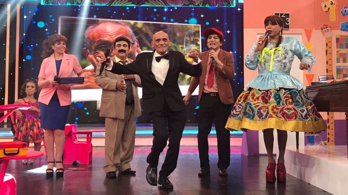 ‘Felpudini’ reapareció en la televisión para poner la cuota de humor en “El Reventonazo de la Chola”. (Foto: Difusión)