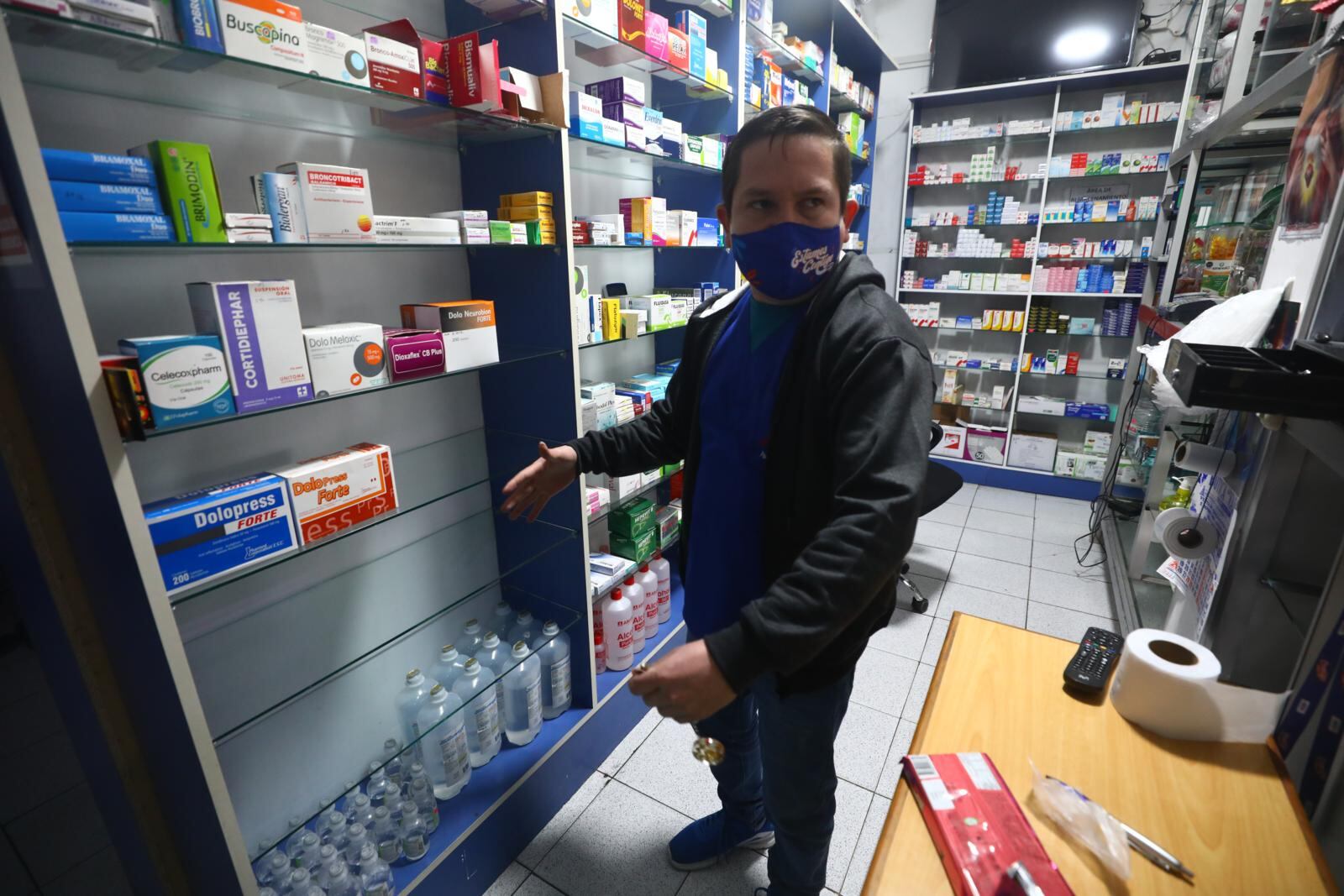 Algunos estantes quedaron vacíos. | Foto: Gonzalo Córdova