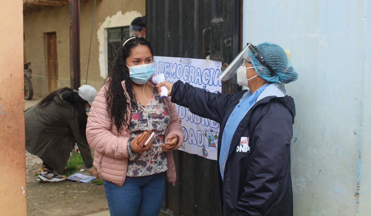 Para el día de las elecciones se establecieron protocolos contra el COVID-19. (Foto: ONPE)