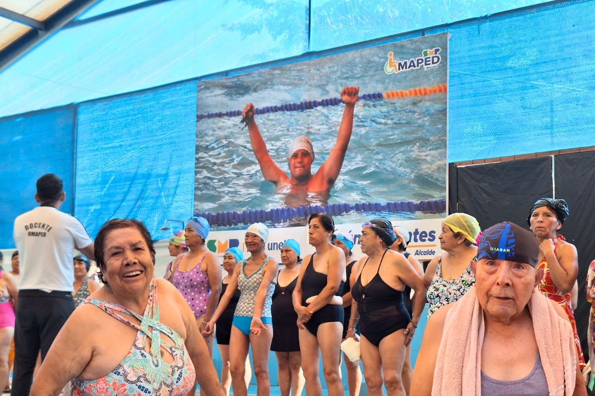 Taller de natación gratuito. Foto: Municipalidad de San Martín de Porres.