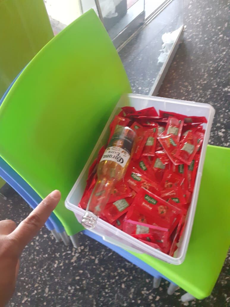 Delincuentes ingresaron tres veces a una cevichería para robar dinero, bicicletas, laptops, licores finos y hasta helados. Además brindaron con cerveza por el robo. (foto: Mónica Rochabrum/Trome)