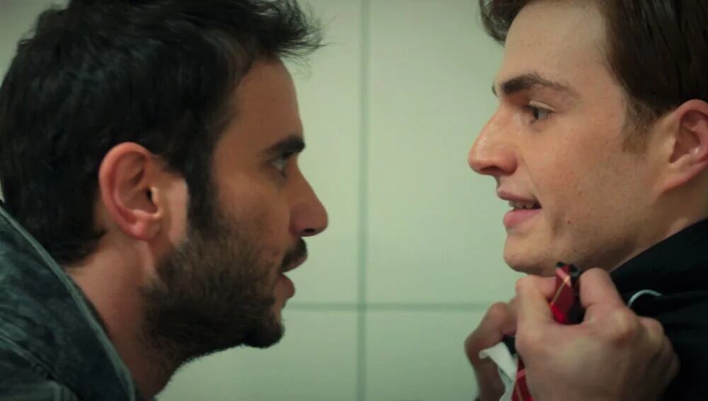 Maslum le da una advertencia a Berk (Foto: NG Medya)