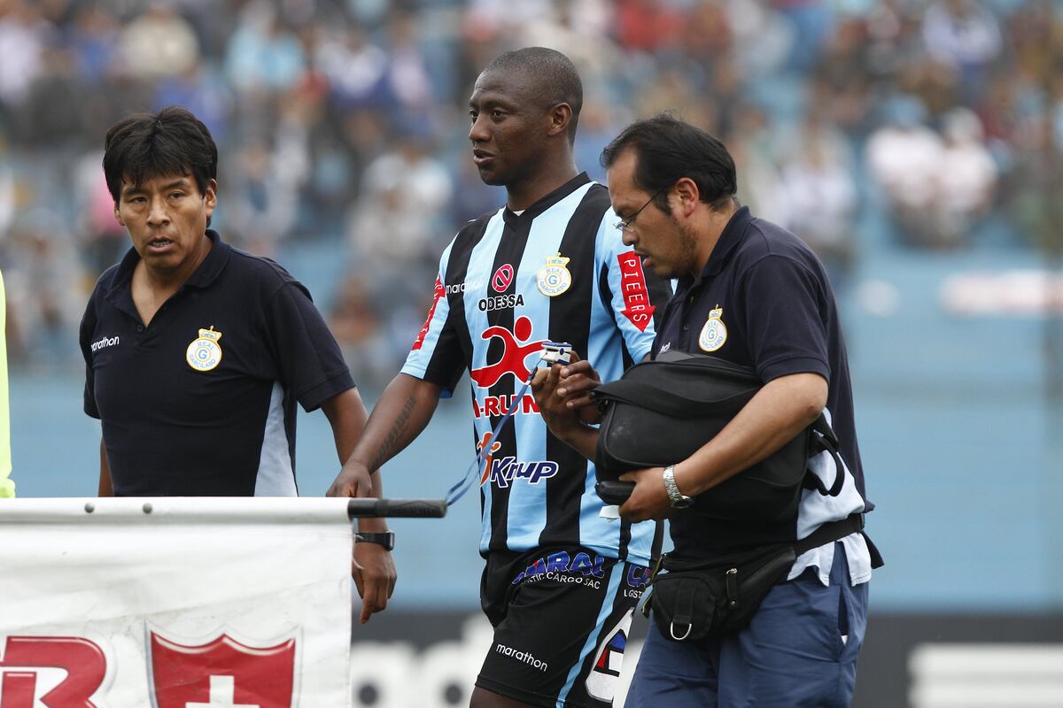 PARTIDO DE FUTBOL ENTRE SPORTING CRISTAL Y REAL GARCILASO EN EL ESTADIO ALBERTO GALLARDO.