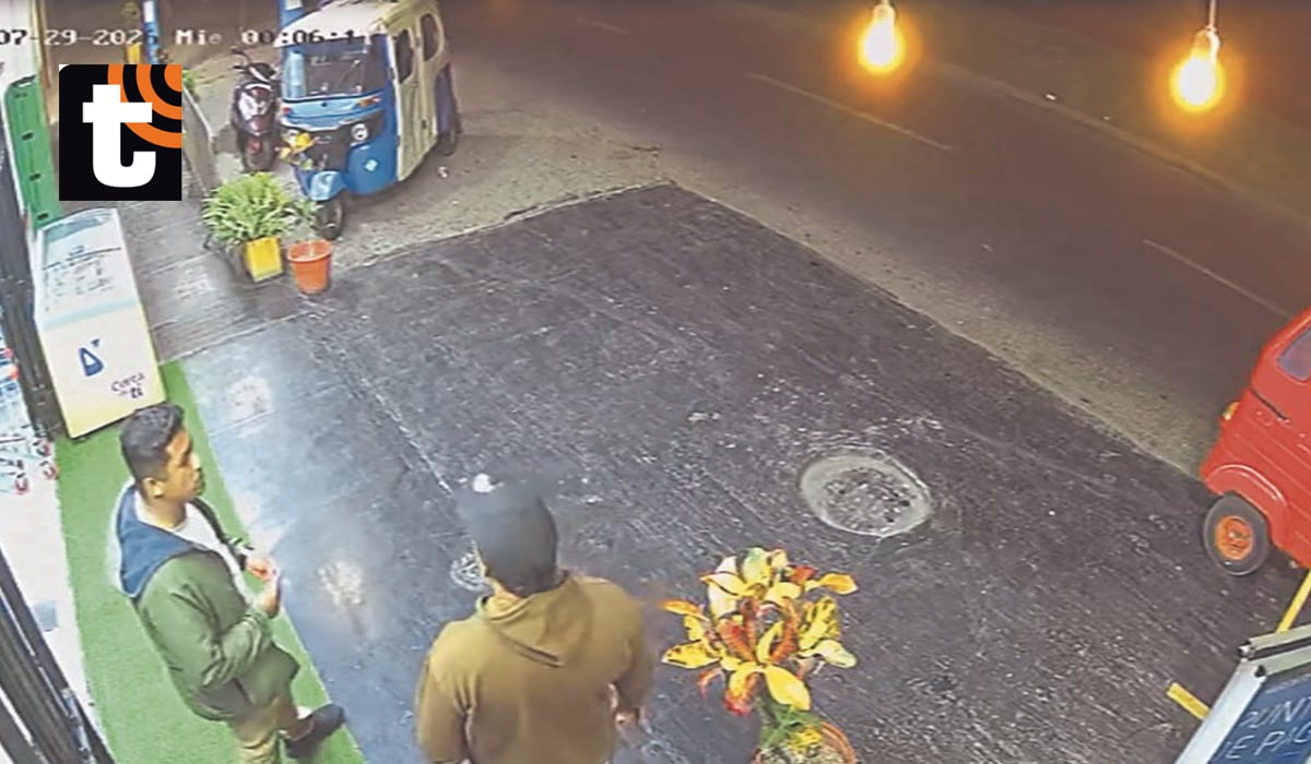 Policía en licorería