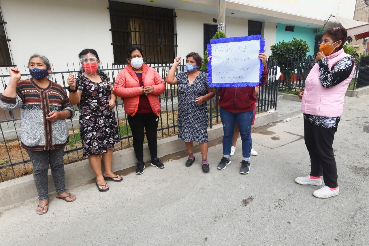 Delincuente intentó robar en casa y fue atrapado. Vecinos exigieron mayor seguridad.| Foto: Gonzalo Córdova