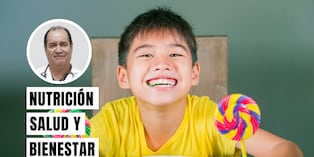 El consumo de azúcar en niños debe evitarse porque altera el desarrollo de su paladar y no aporta ningún nutriente necesario. Foto: composición/Istock