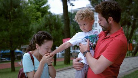 El melodrama otomano “Yarali Kuslar” tiene también como protagonistas a Gizem Arıkan (Meryem) y Ali Yasin Özegemen (Levent)(Foto: Stellar Yapım)