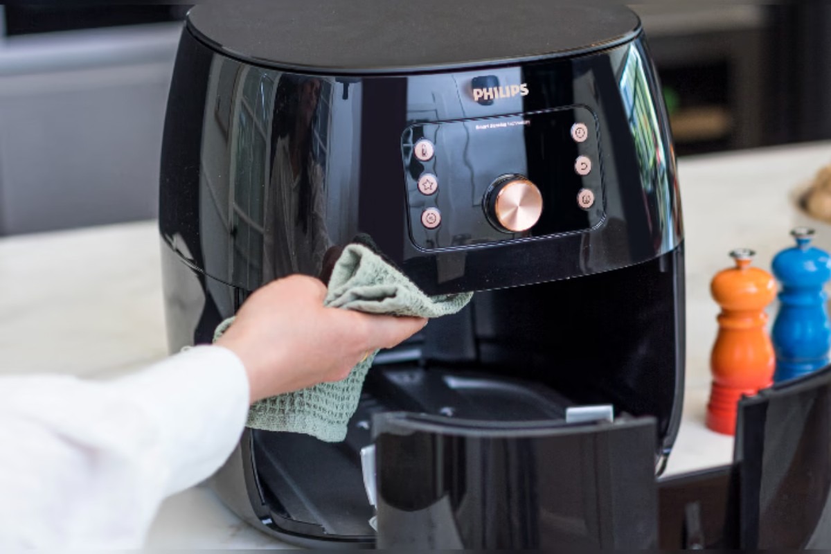 TRUCOS CASEROS | Cómo usar bicarbonato correctamente para quitar la grasa de la freidora de aire. (Foto: coolblue.nl)