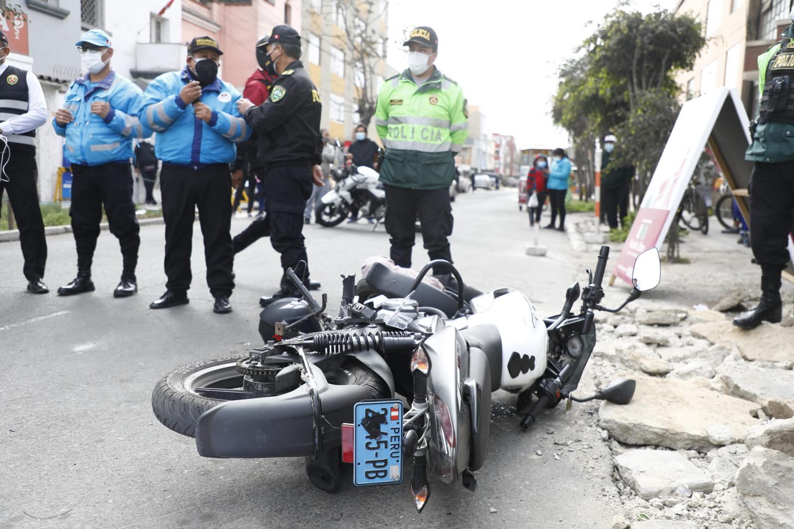 La moto tenía cinta adhesiva. | Foto: Eduardo Cavero