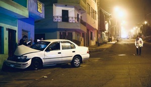 Guerra por cobro de cupos en Comas: Sicarios balean a tres obreros