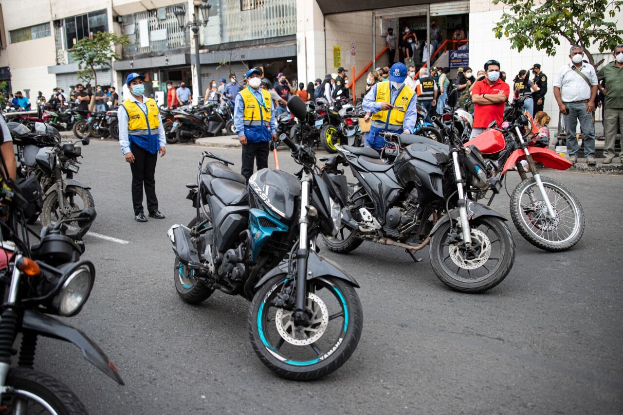 Se trató de un operativo inopinado a conductores de motos lineales y que hacen delivery, en el Cercado de Lima.(Foto: Municipalidad de Lima)