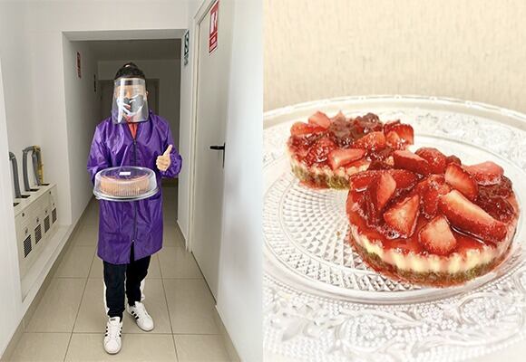 Repartiendo por delivery sus postres con todos los protocolos de bioseguridad.