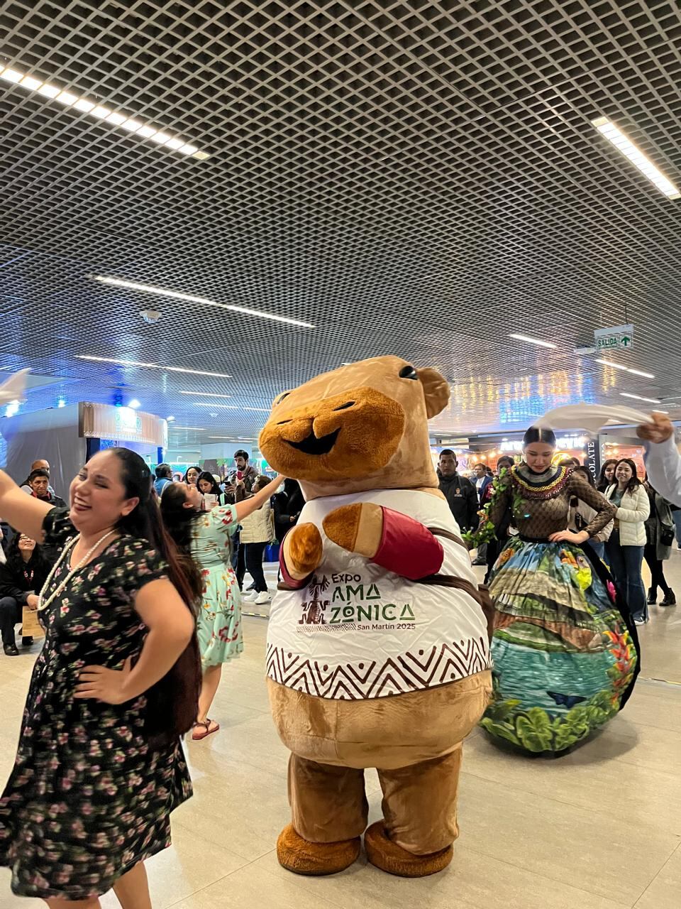 El público también tiene un espacio para disfrutar de shows artísticos y talleres en vivo. Foto: Katty Gines.