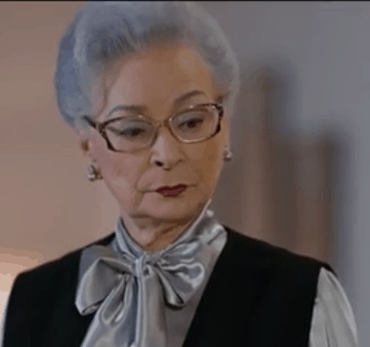 Tülin Oral en una de sus escenas de la telenovela turca "Amor a segunda vista" (Foto: Süreç Film)