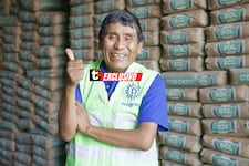 Don Dionisio: “Vendí pollo y periódicos antes de abrir mi ferretería”