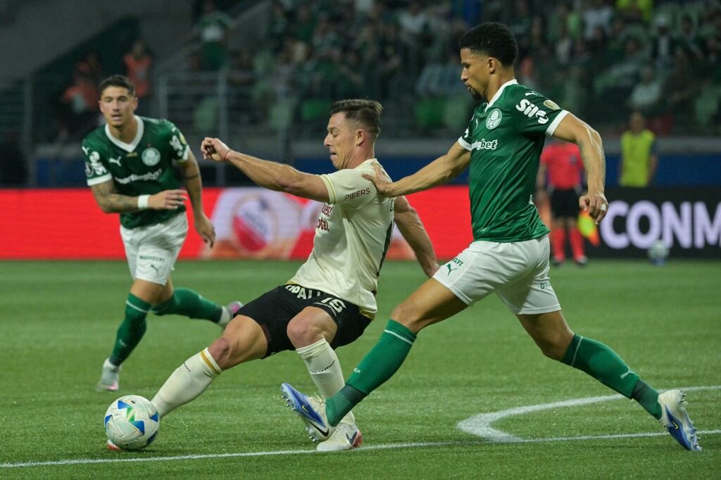 Fossati prefirió cuidar a Alex Valera y Diego Churín fue titular. (Photo by NELSON ALMEIDA / AFP)
