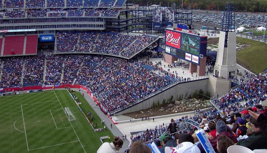 Gillette Stadium: El estadio de Boston recibió partidos de las Eliminatorias de Copa del Mundo, la Copa de Oro de la CONCACAF y la Copa MLS 2002. Desde su inauguración hasta 2006 tuvo césped natural, mientras que desde 2007 pasó a ser un terreno artificia