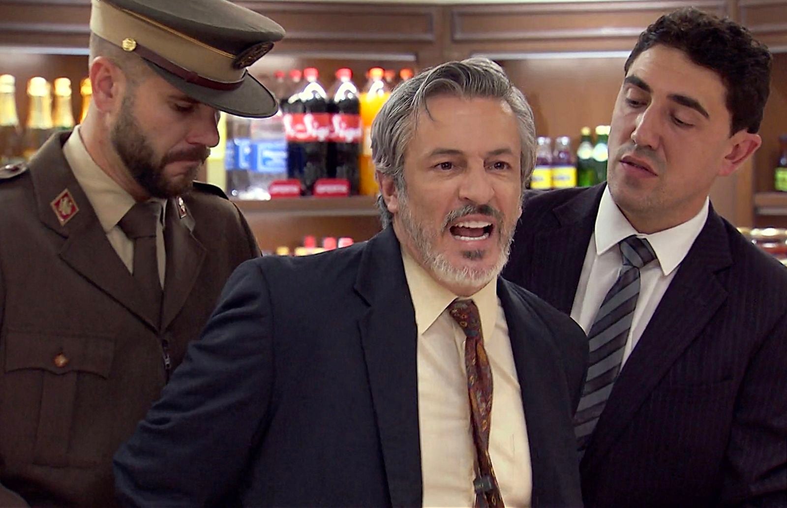 Vicente es desenmascarado y arrestado en "Amar es para siempre" (Foto: Antena 3)