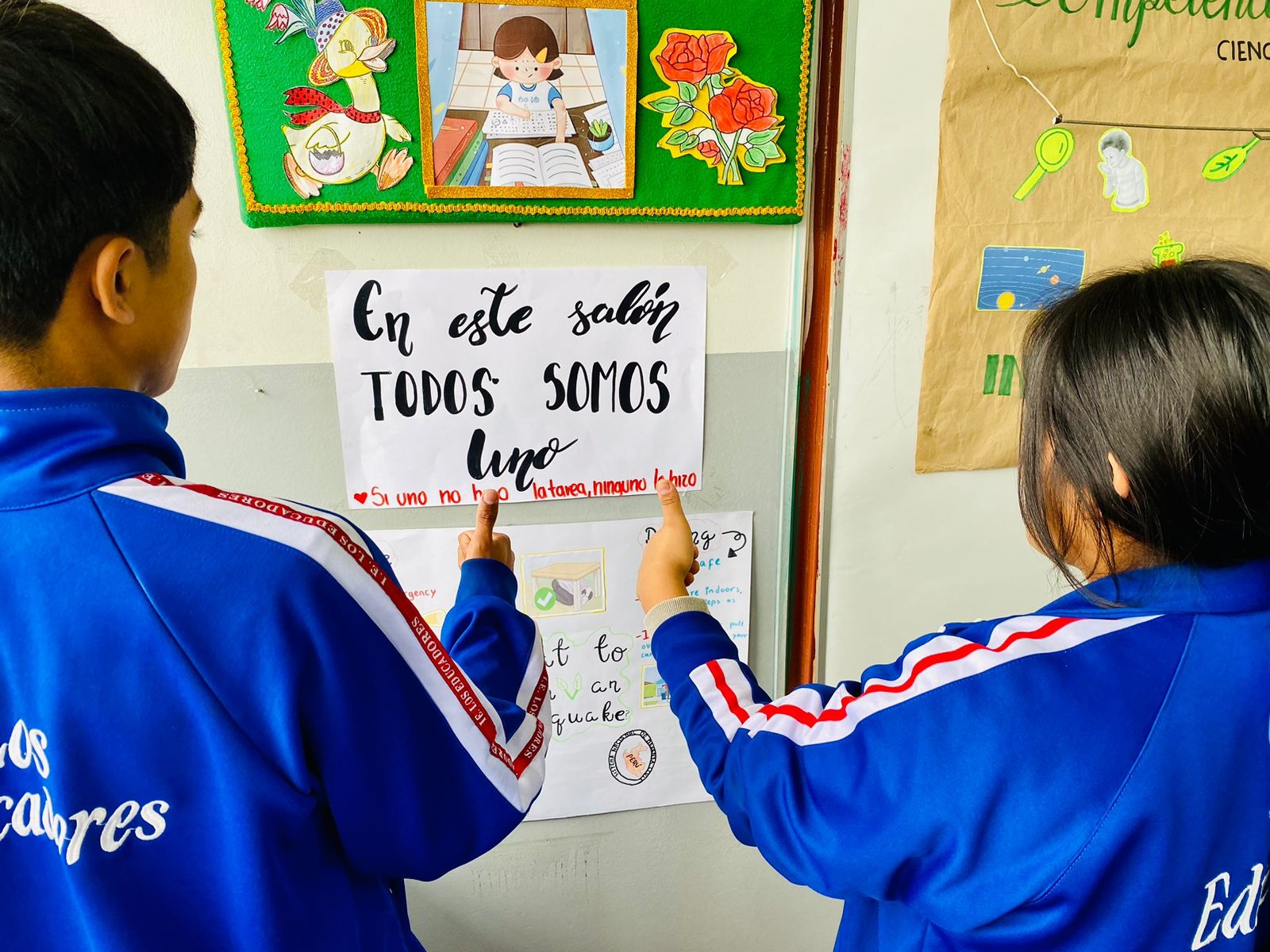 "En este salón TODOS SOMOS uno".